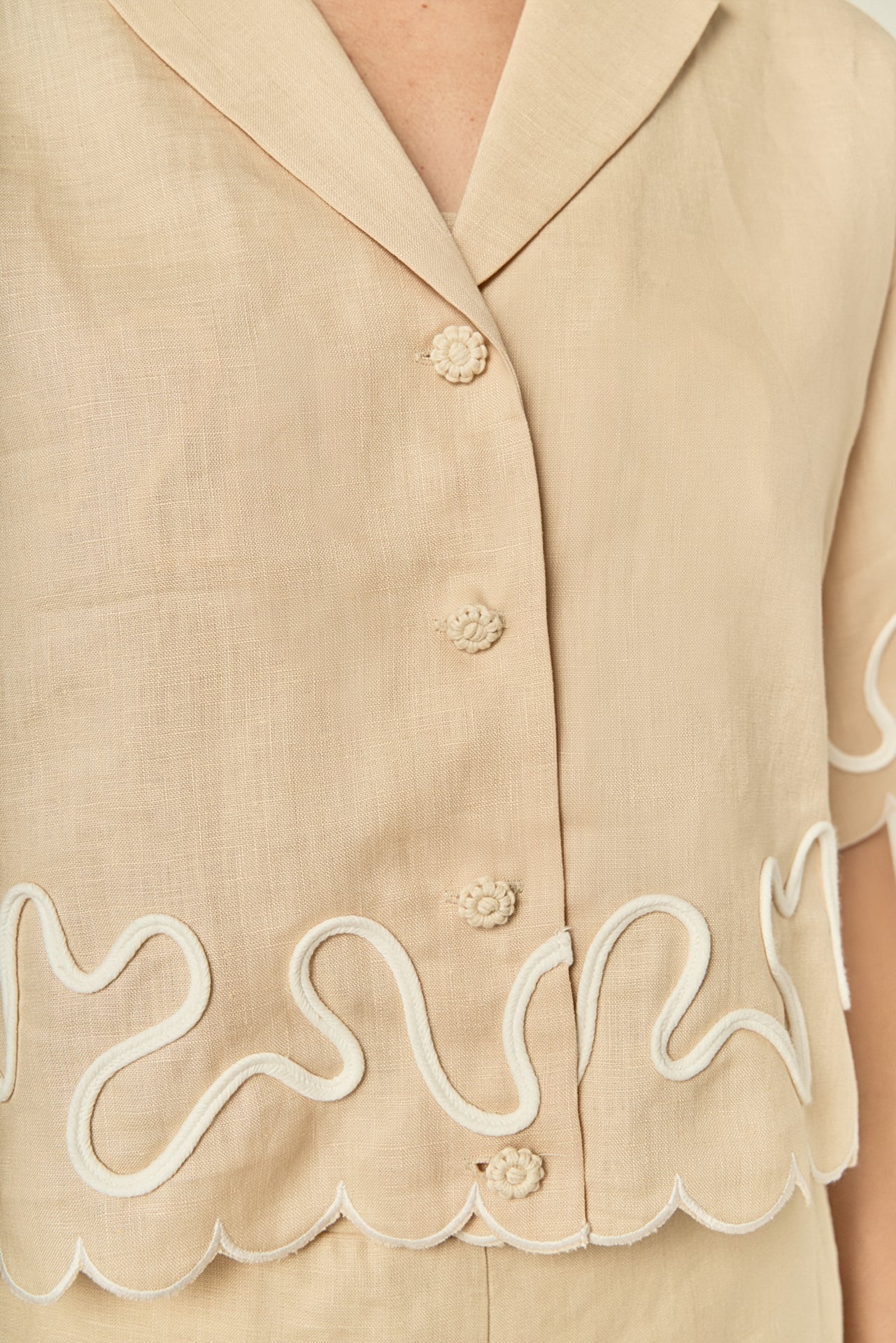 Wavy Embroidered Crop Shirt - Image 3